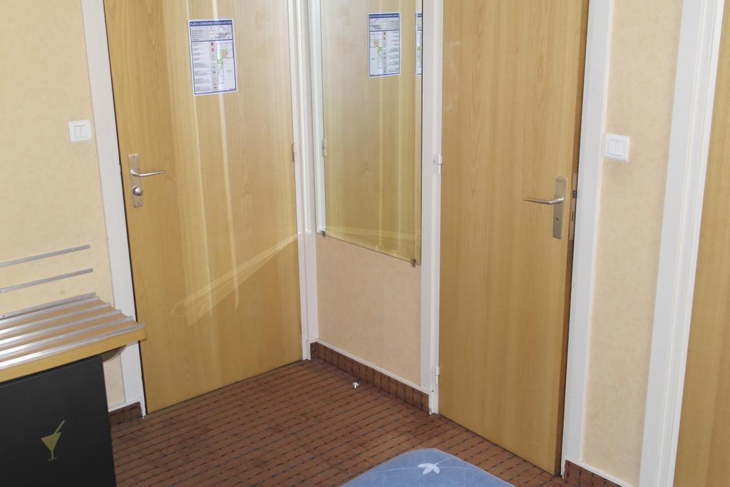 Hotel Restaurant Des Lys Le Coteau Room photo