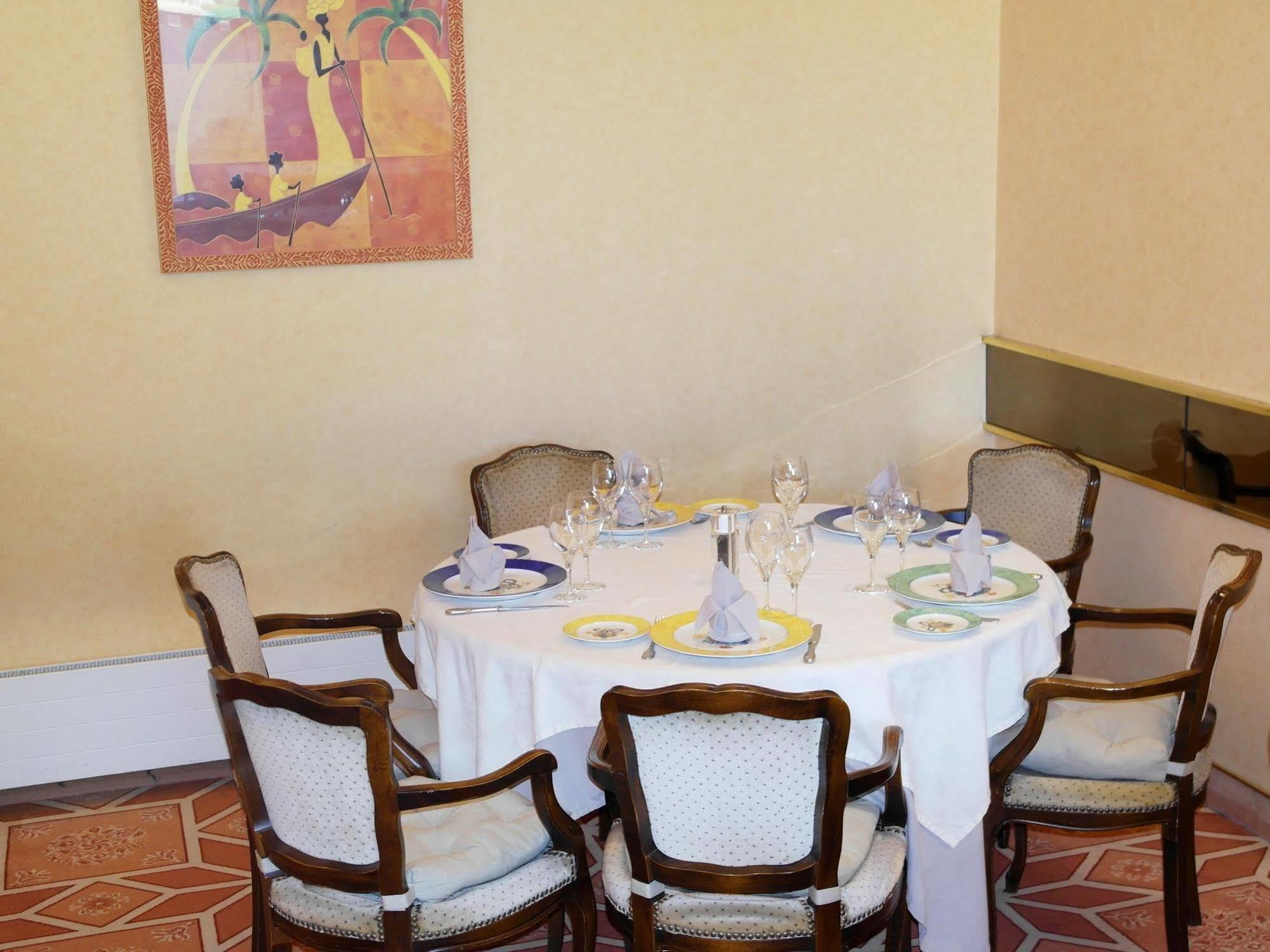 Hotel Restaurant Des Lys Le Coteau Exterior photo