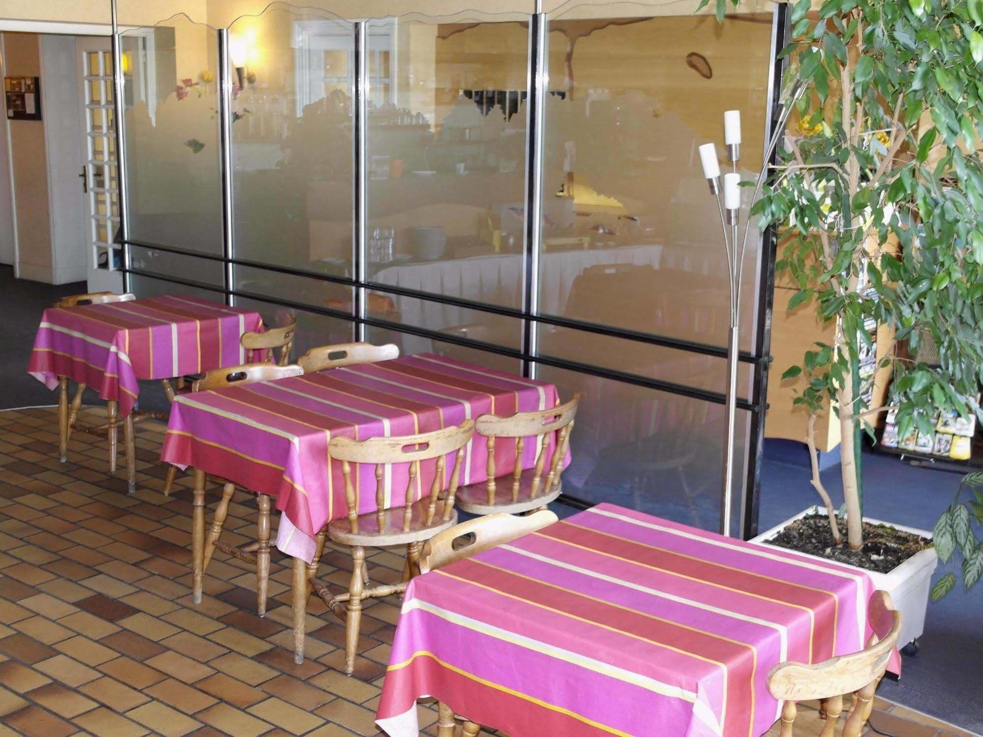 Hotel Restaurant Des Lys Le Coteau Exterior photo